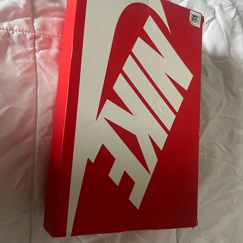 Nike Women's White Air Sneakers - Picture 6 of 6